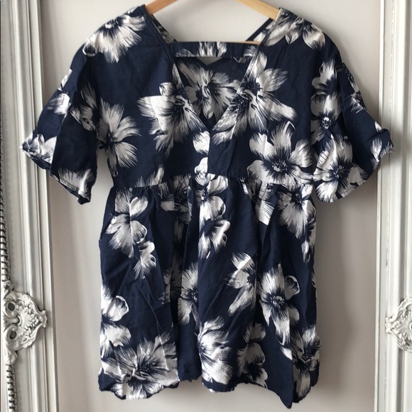 Floral top - Picture 2 of 5